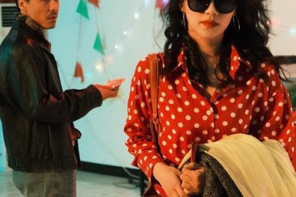 棋逢对手，老何与雨婷的智勇之战-新乐天