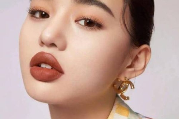 唇厚女，显柔情，魅力非凡-新乐天