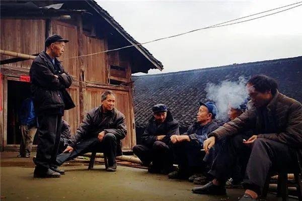 周公解梦，梦见很多人聚集的含义-新乐天